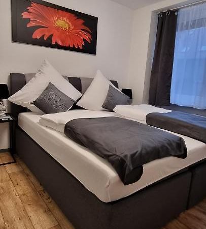 Waterfalls Apartment 1 トリベルク エクステリア 写真