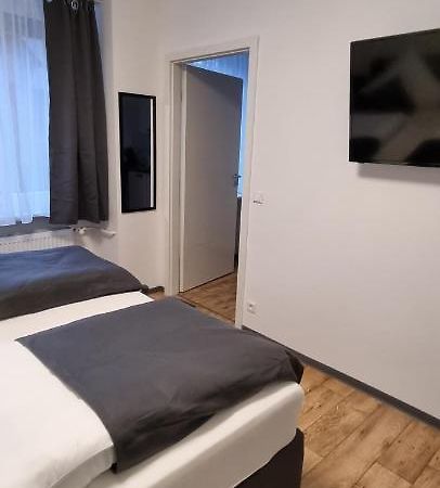 Waterfalls Apartment 1 トリベルク エクステリア 写真
