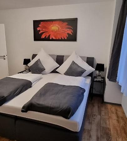 Waterfalls Apartment 1 トリベルク エクステリア 写真