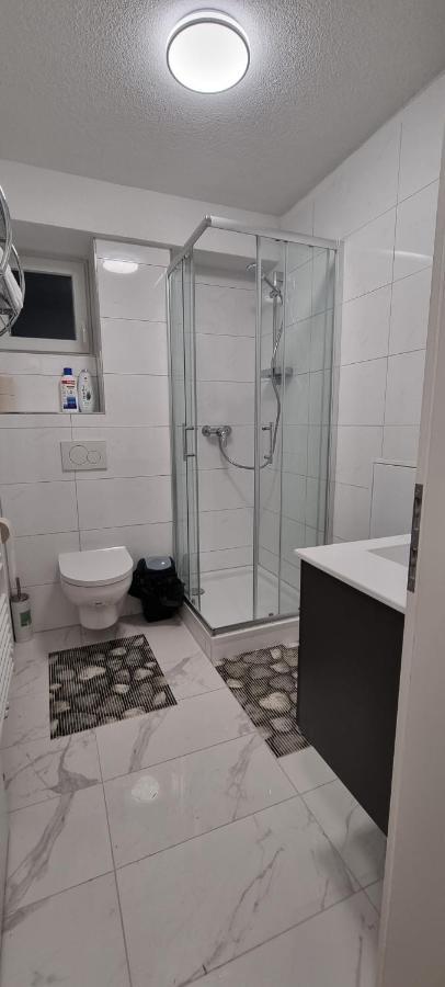 Waterfalls Apartment 1 トリベルク エクステリア 写真